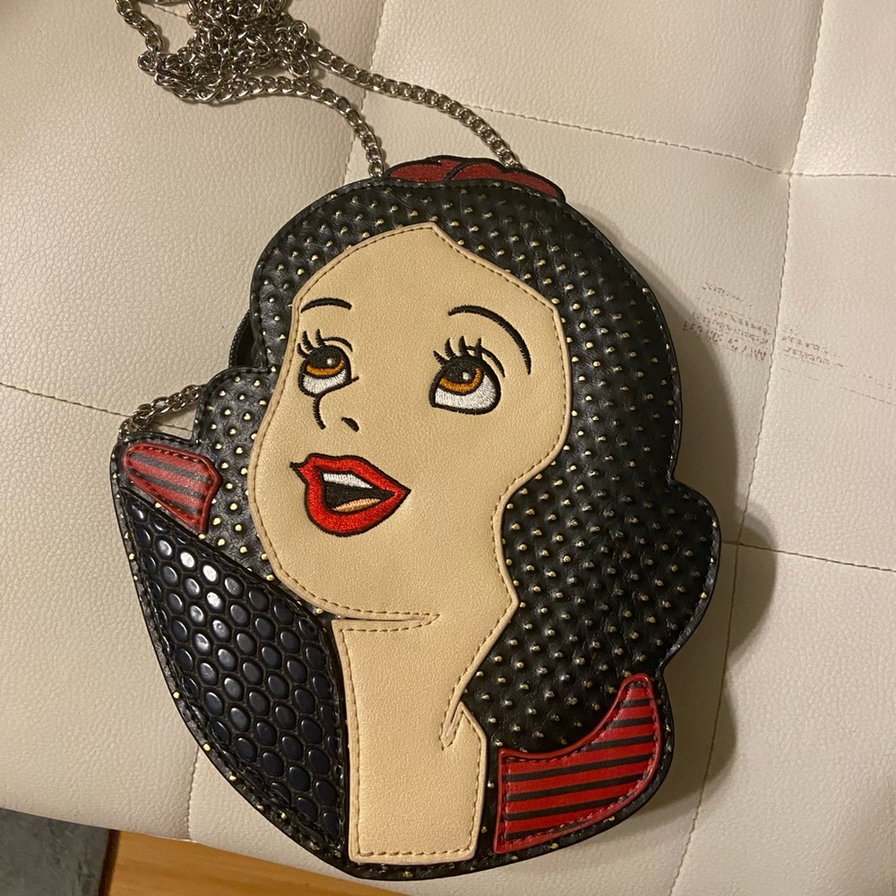 Snow White Danielle Nicole Disney Crossbody Bag